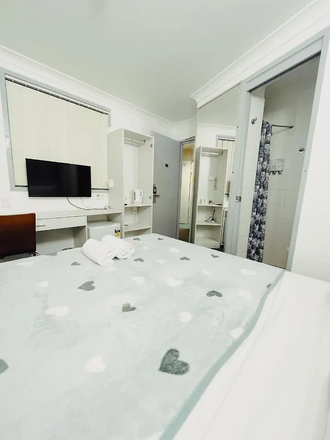 בריסביין Turbot House Hotel 3*,