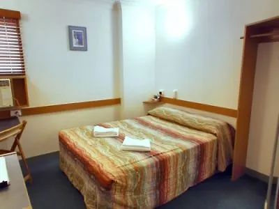 בריסביין Turbot House Hotel
